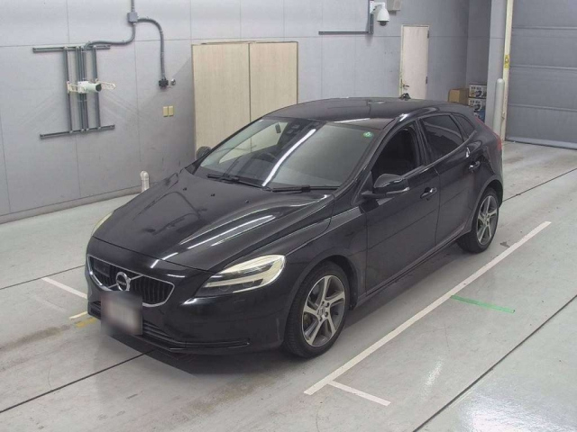VOLVO V40 2016