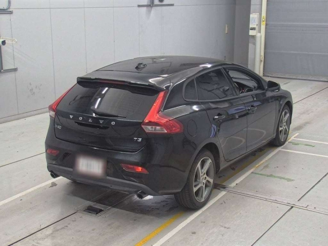 VOLVO V40 2016