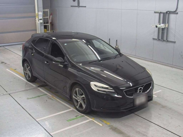 VOLVO V40 2016