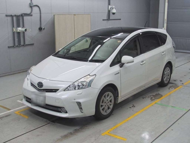 TOYOTA PRIUS ALPHA 2014