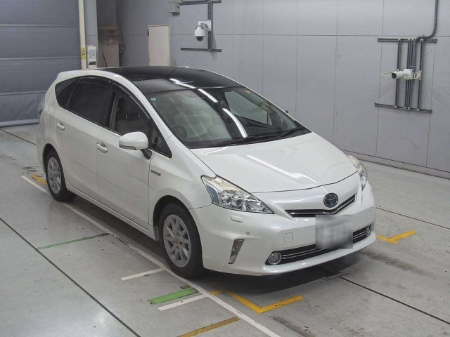 TOYOTA PRIUS ALPHA 2014