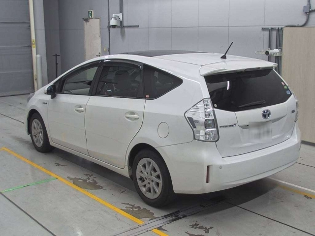 TOYOTA PRIUS ALPHA 2014