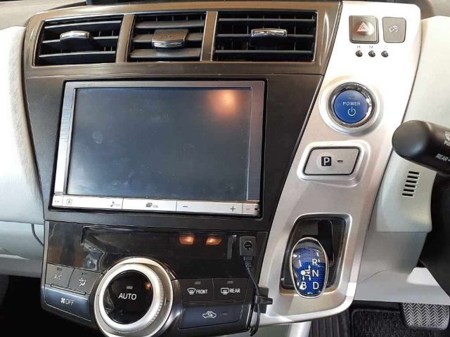 TOYOTA PRIUS ALPHA 2014