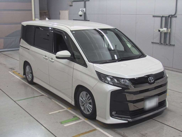 TOYOTA NOAH 2023