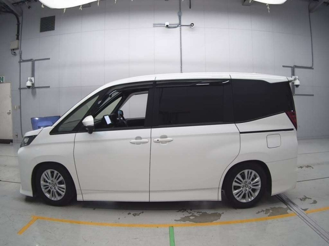 TOYOTA NOAH 2023
