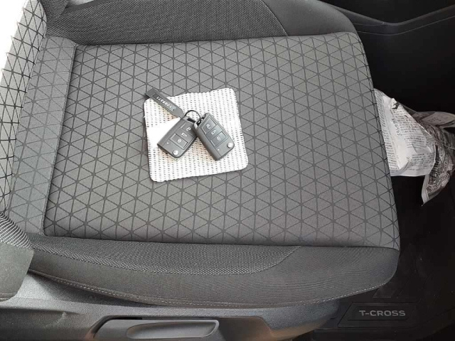 VOLKSWAGEN T-CROSS 2023