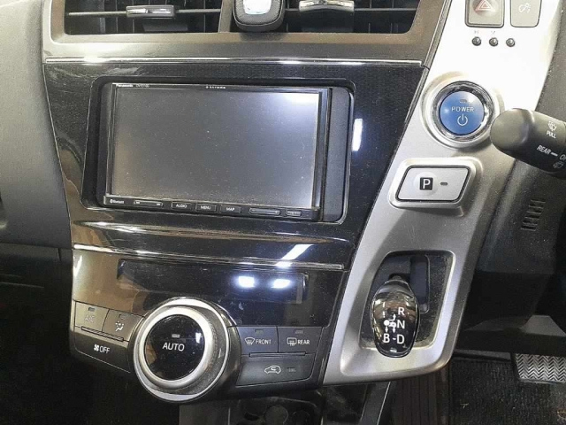 TOYOTA PRIUS ALPHA 2014