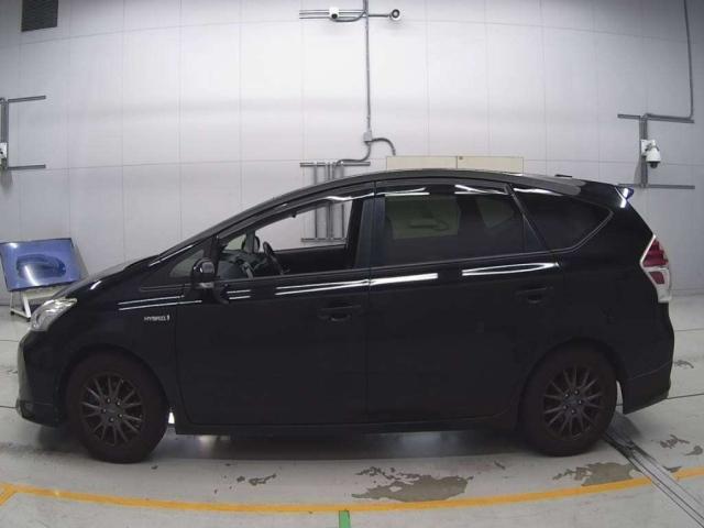 TOYOTA PRIUS ALPHA 2014