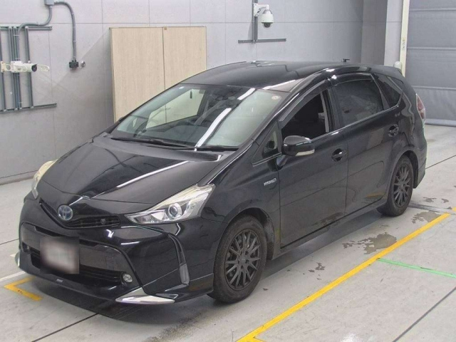 TOYOTA PRIUS ALPHA 2014