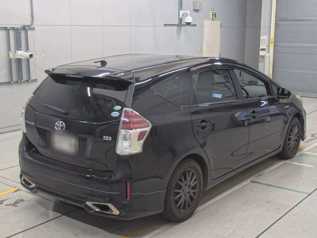 TOYOTA PRIUS ALPHA 2014