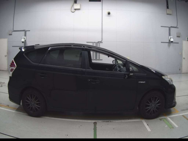 TOYOTA PRIUS ALPHA 2014