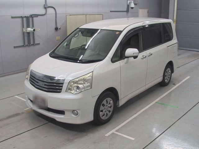 TOYOTA NOAH 2012