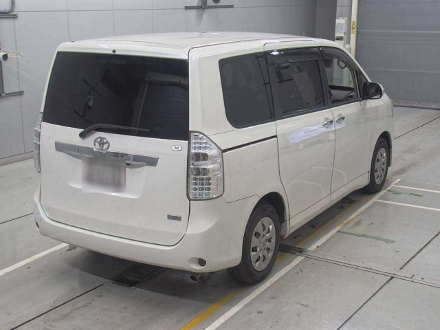 TOYOTA NOAH 2012