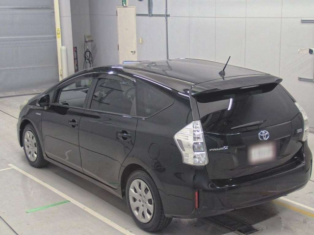 TOYOTA PRIUS ALPHA 2012