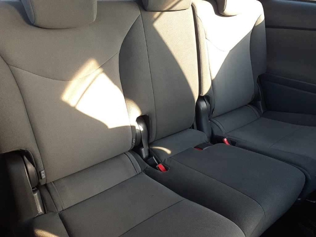 TOYOTA PRIUS ALPHA 2012