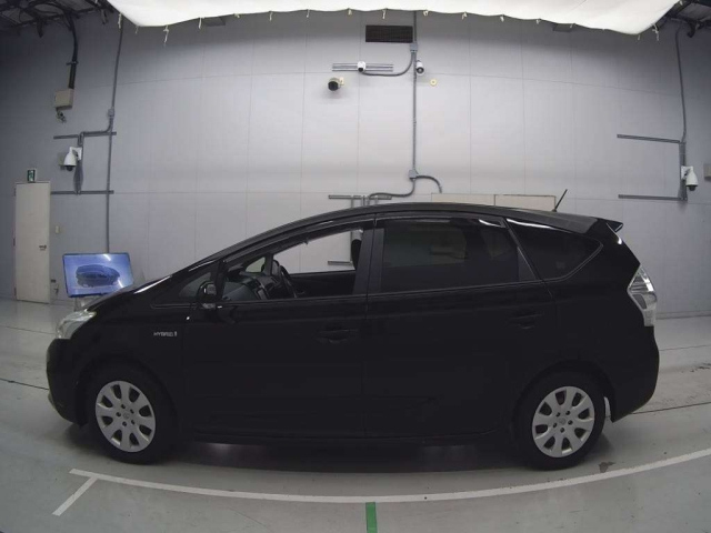 TOYOTA PRIUS ALPHA 2012