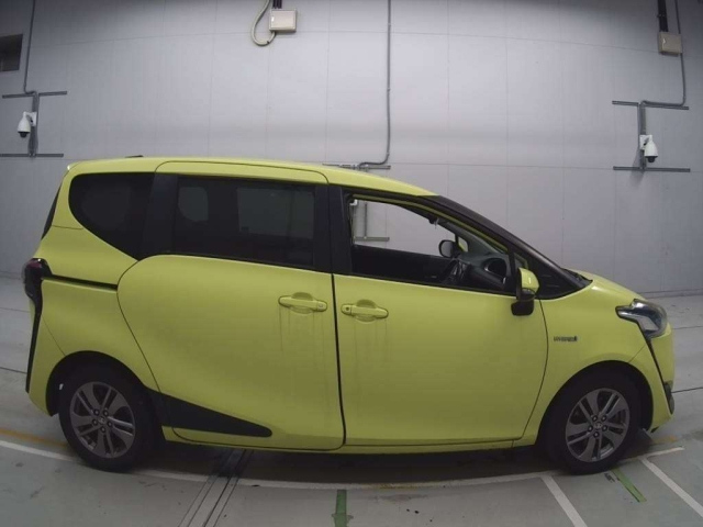TOYOTA SIENTA 2016