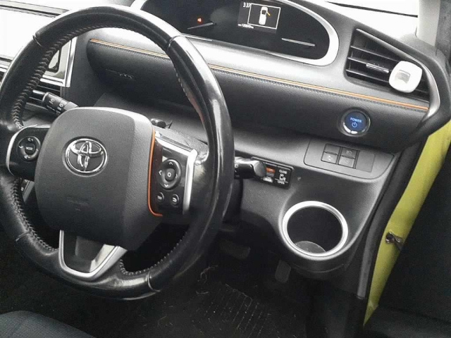 TOYOTA SIENTA 2016
