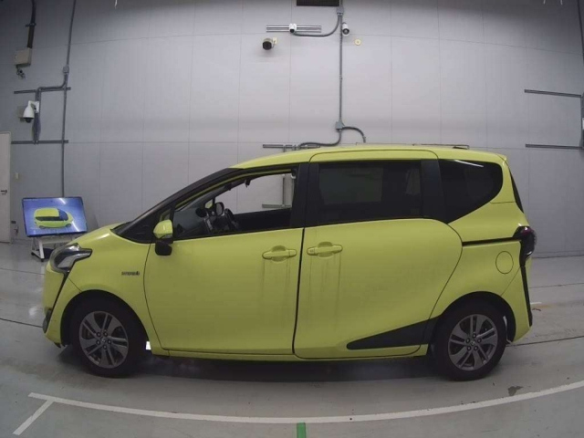 TOYOTA SIENTA 2016