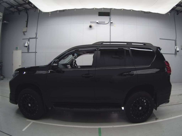 TOYOTA LAND CRUISER PRADO 2022