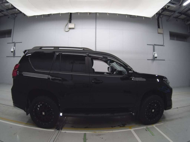 TOYOTA LAND CRUISER PRADO 2022