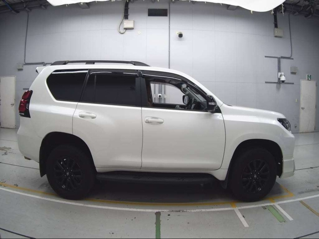 TOYOTA LAND CRUISER PRADO 2021