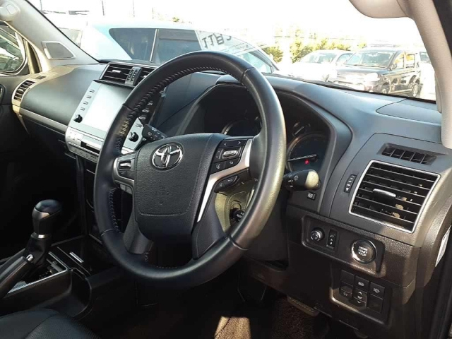 TOYOTA LAND CRUISER PRADO 2021