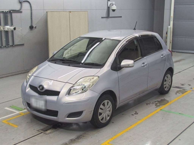 TOYOTA VITZ 2010
