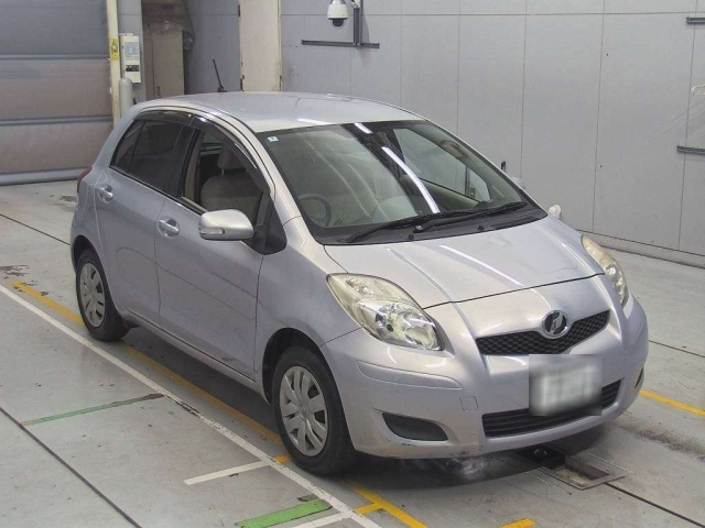 TOYOTA VITZ 2010