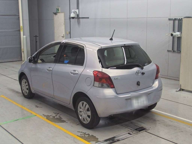 TOYOTA VITZ 2010