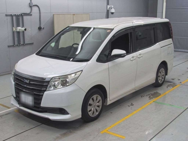 TOYOTA NOAH 2014
