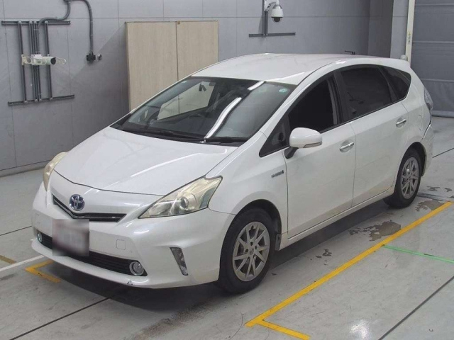 TOYOTA PRIUS ALPHA 2013