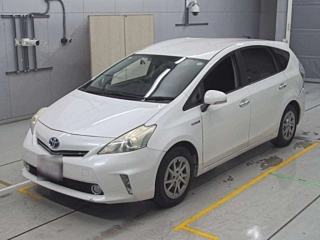 TOYOTA PRIUS ALPHA 2013