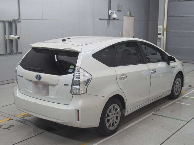 TOYOTA PRIUS ALPHA 2013