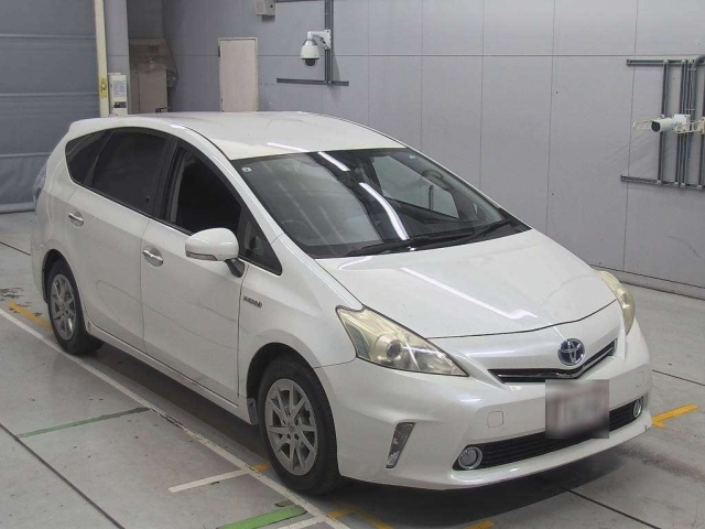 TOYOTA PRIUS ALPHA 2013