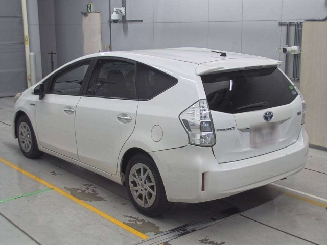 TOYOTA PRIUS ALPHA 2013