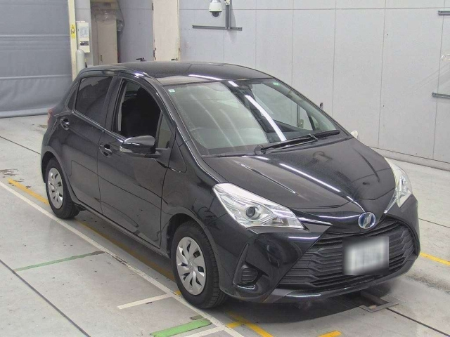 TOYOTA VITZ 2017