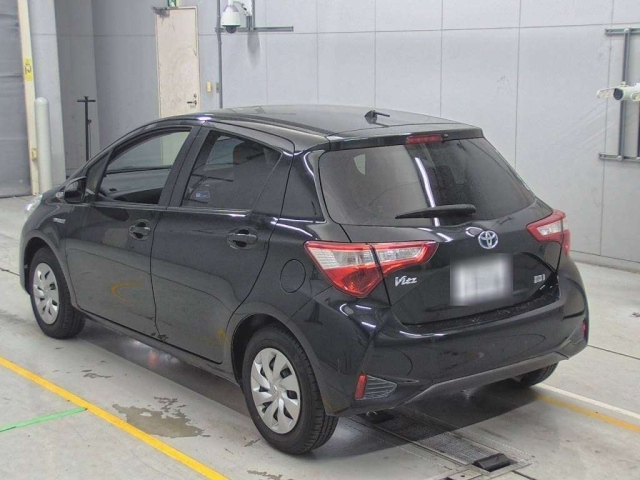 TOYOTA VITZ 2017