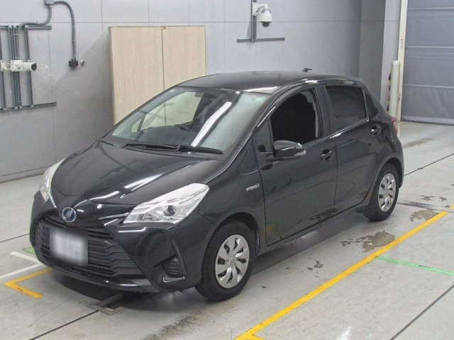 TOYOTA VITZ 2017