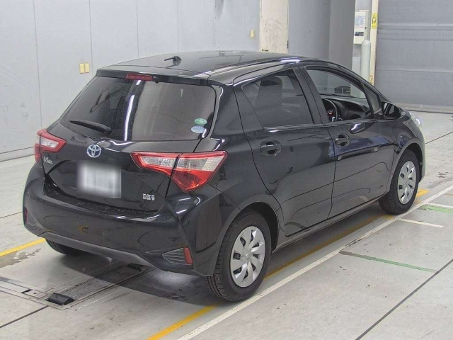 TOYOTA VITZ 2017