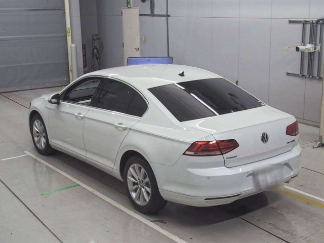 VOLKSWAGEN PASSAT 2016