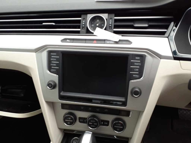 VOLKSWAGEN PASSAT 2016