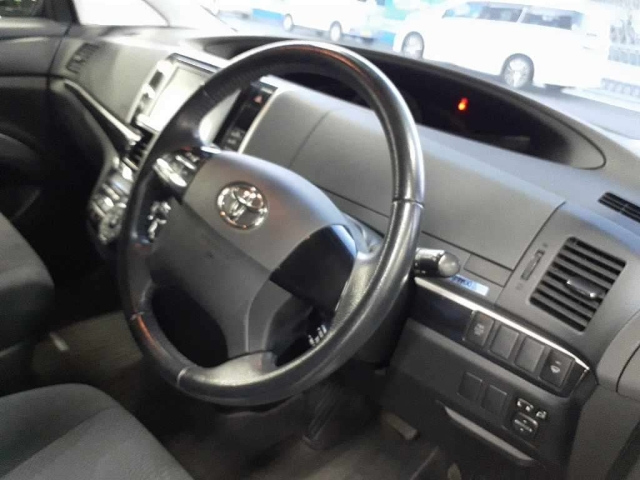 TOYOTA ESTIMA 2013