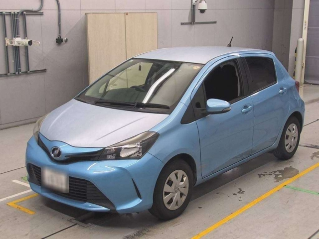 TOYOTA VITZ 2015