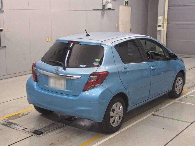 TOYOTA VITZ 2015