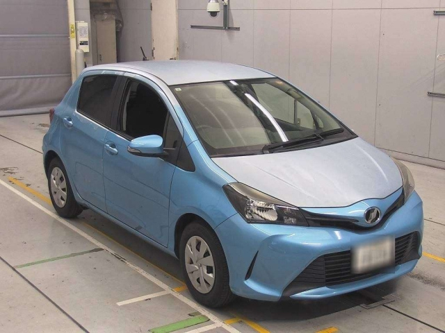TOYOTA VITZ 2015