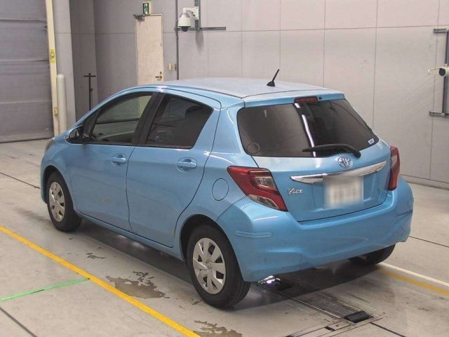 TOYOTA VITZ 2015