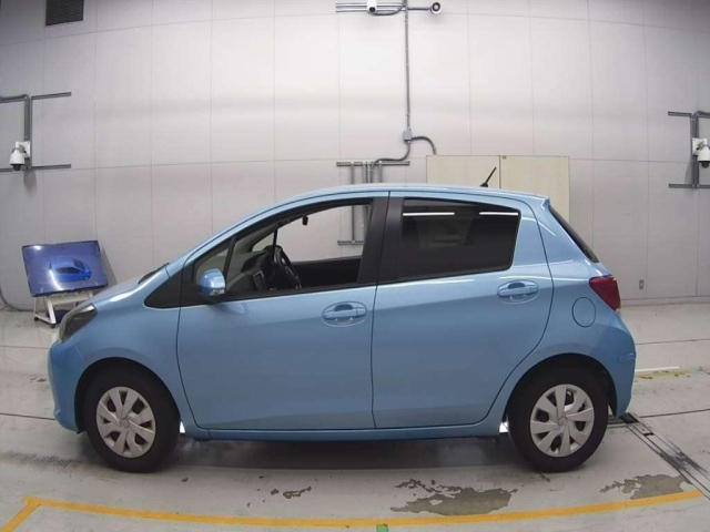 TOYOTA VITZ 2015