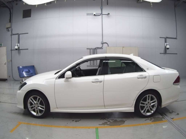 TOYOTA CROWN 2010