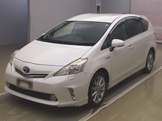 TOYOTA PRIUS ALPHA 2013